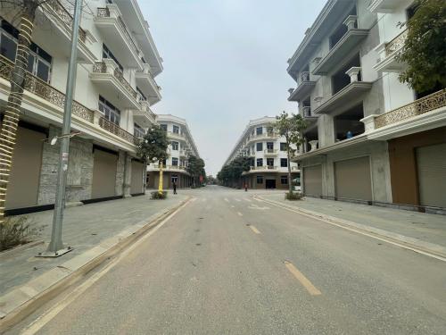 Bán nhà phân lô Lạc Trung, ô tô đỗ cửa, giá ưu đãi sở hữu ngay.